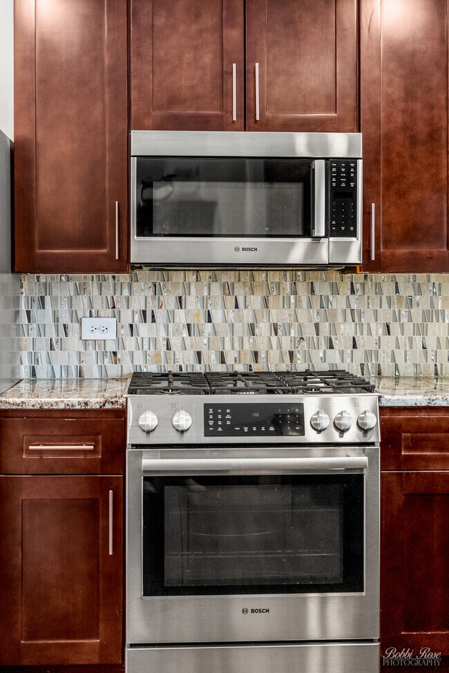 Building Photo - 208 Brookdale Ln