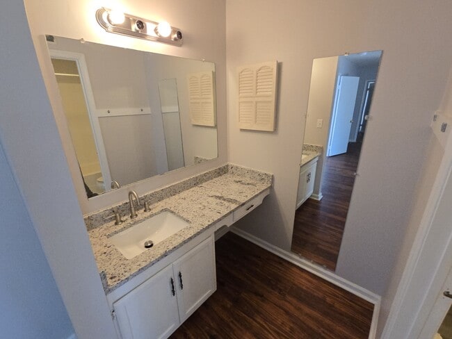 Building Photo - 5360 Chatham Hall Dr
