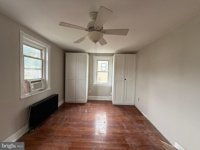 Building Photo - 134 W 8th Ave