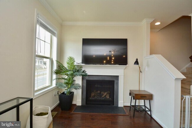 Building Photo - 22305 Broadway Ave