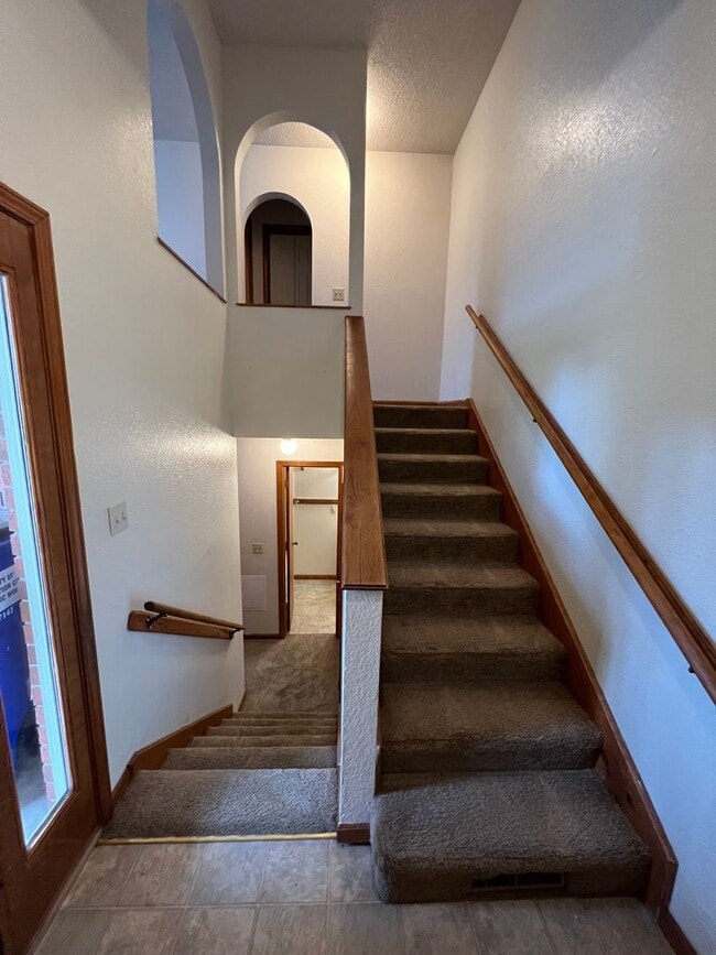 Building Photo - 3 Bedroom Duplex