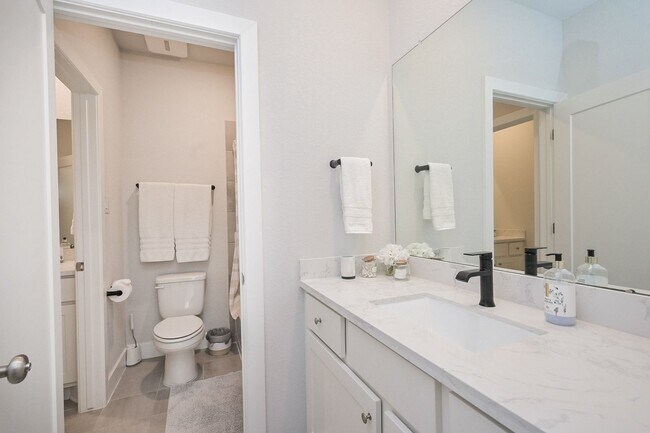 Building Photo - 71 Perennial Cyn Dr