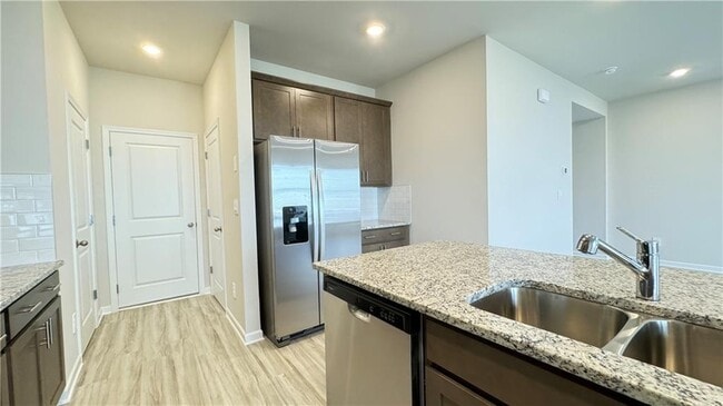 Building Photo - 694 Gabby Pt