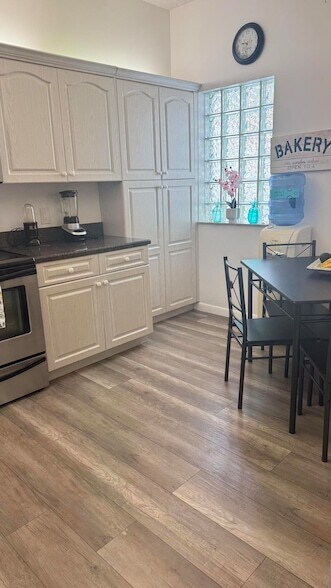 Building Photo - 5267 Europa Dr