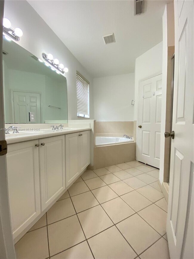 Building Photo - 3066 NW 103rd Path