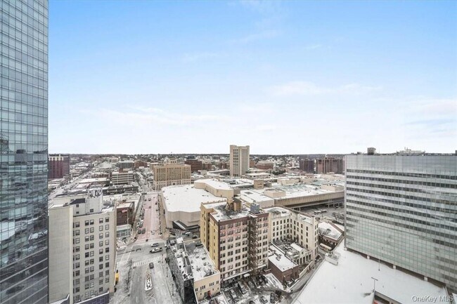 Building Photo - 5 Renaissance Square