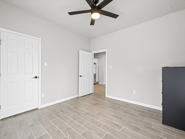 Building Photo - 1119 Waugh Dr