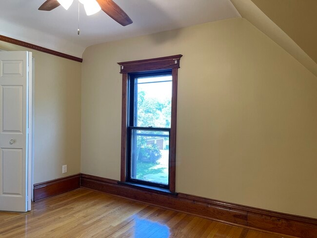 Building Photo - 1220 Warren Ave