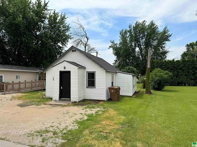 Primary Photo - 106 Ash St