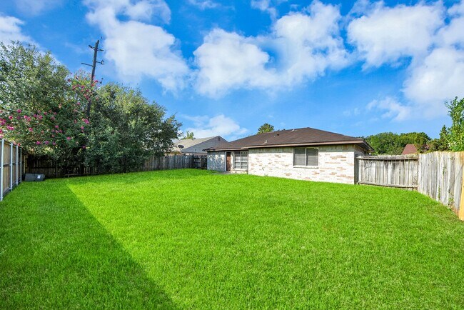 Building Photo - 1911 Hammerwood Dr