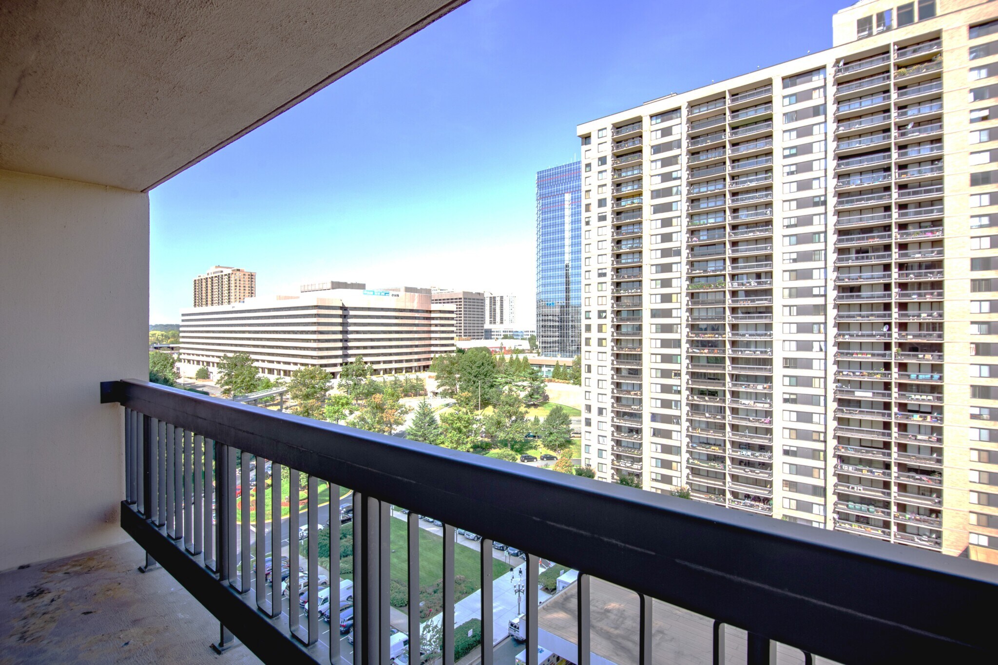 Hugh Balcony - 3701 S George Mason Dr