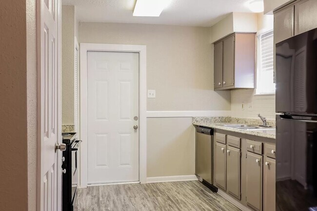 Building Photo - 16738 Barcelona Dr