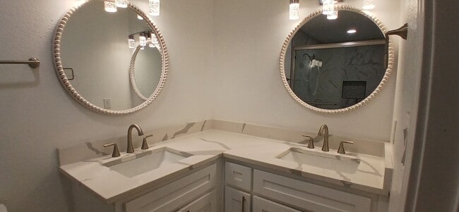 Building Photo - Updated Fort Worth Gem — Over 2,000 Sq Ft, Fireplace & Two Living Spaces