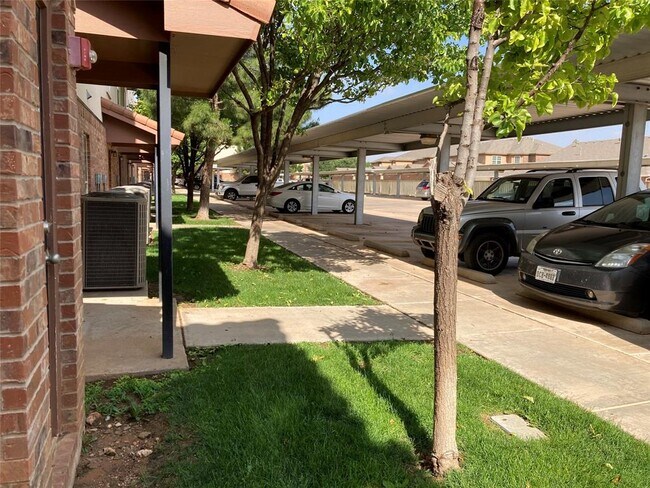 Building Photo - 2106 Main St