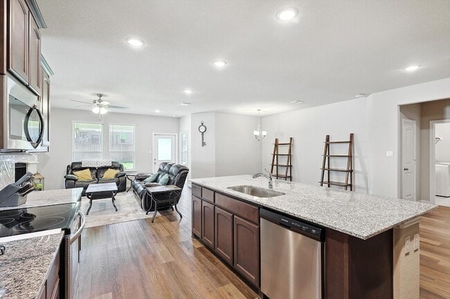 Building Photo - 808 Feather Edge Dr