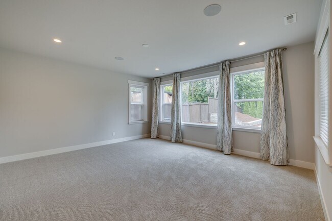 Building Photo - Beautiful 4 bedroom home in Canterbury Par...