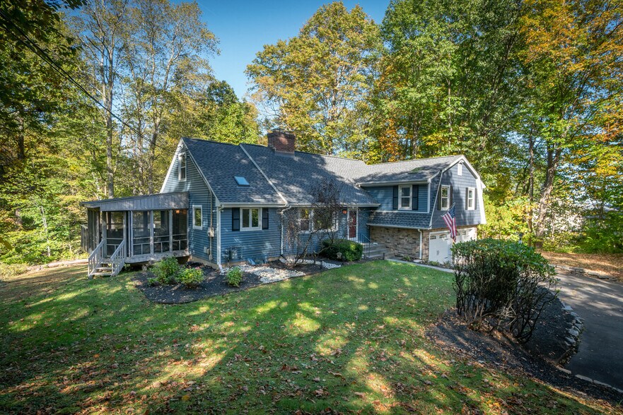 Front - 2778 Albany Ave