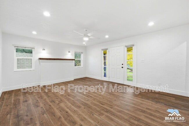 Building Photo - 3351 Albany Way