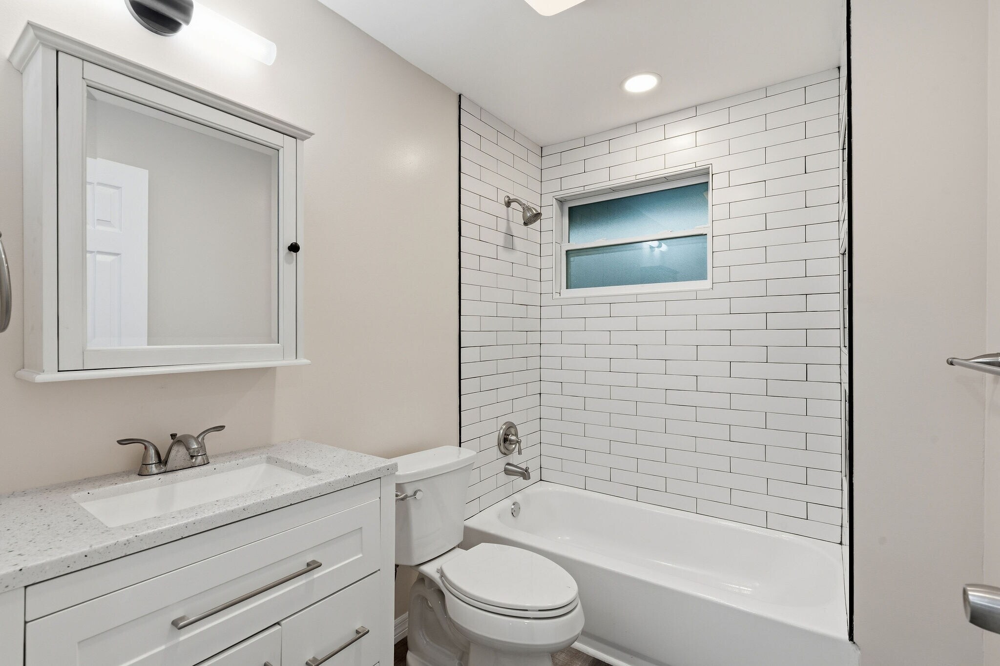 Building Photo - 903 Vine Ave