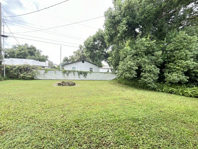 Building Photo - 1127 Afton St