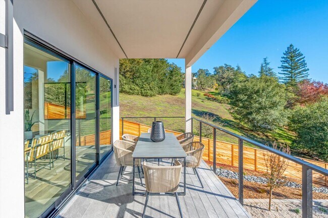 Building Photo - 1580 Clear Ridge Dr