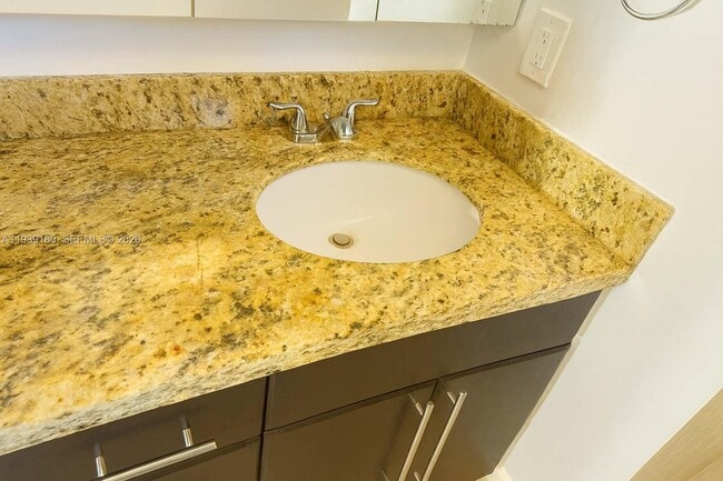 Building Photo - 1630 Embassy Dr