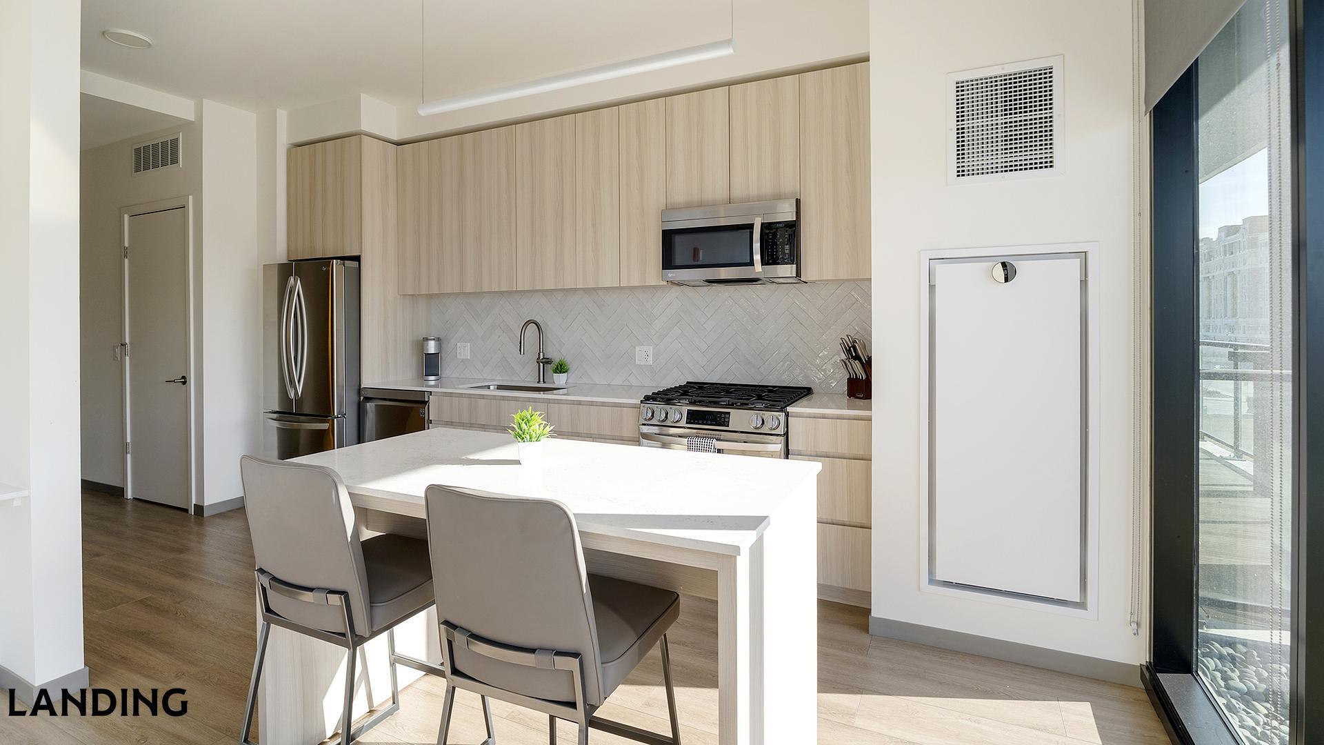 Building Photo - 513 S Damen Ave