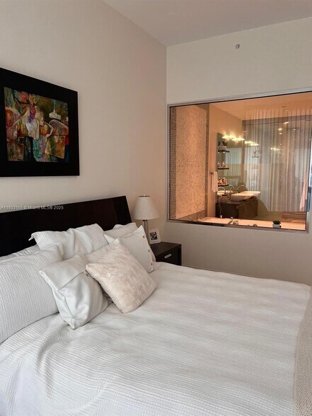 Building Photo - 200 Biscayne Boulevard Way