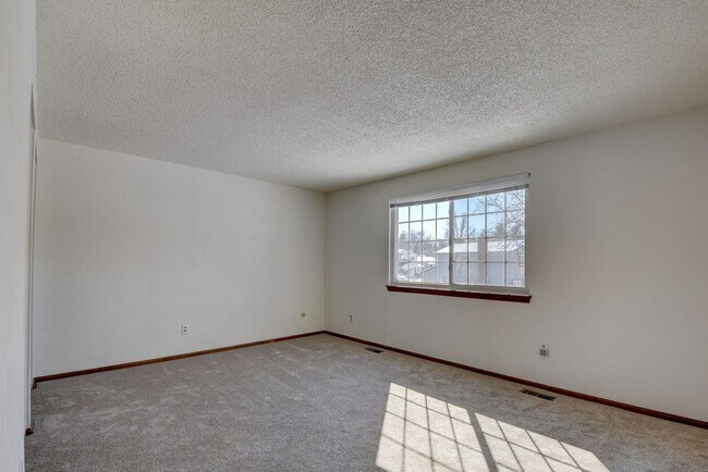 Building Photo - 4 bedroom, 3 bath home with 2 car garage