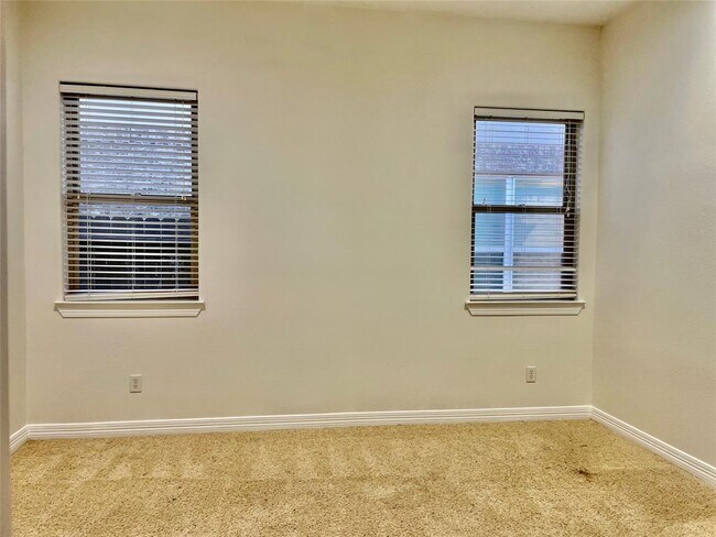 Building Photo - 9616 Hamilton Dr