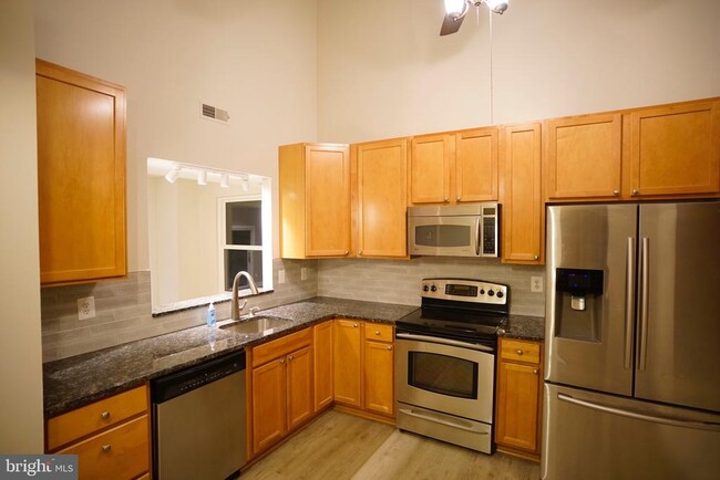 Building Photo - 6317 Early Glow Ct