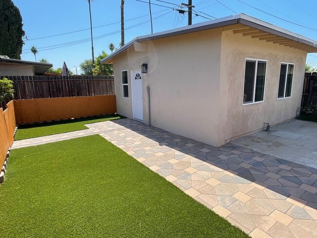 Primary Photo - Cute 1 Bedroom Unit in Nice Neighborhood! ...