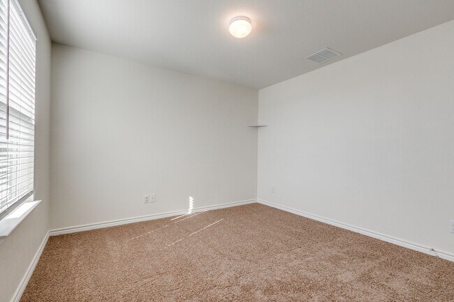 Building Photo - Welcome home to this 3-bedroom 2.5-bath in the desirable Marbella community