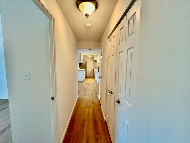 Building Photo - 5011 Nob Hill Dr