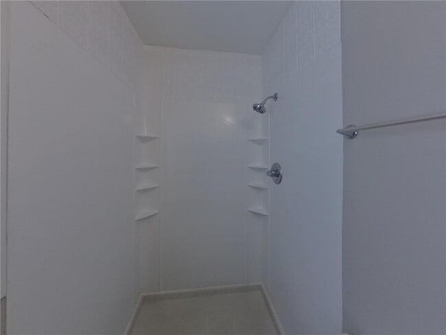 Building Photo - 13101 Thomas Ave