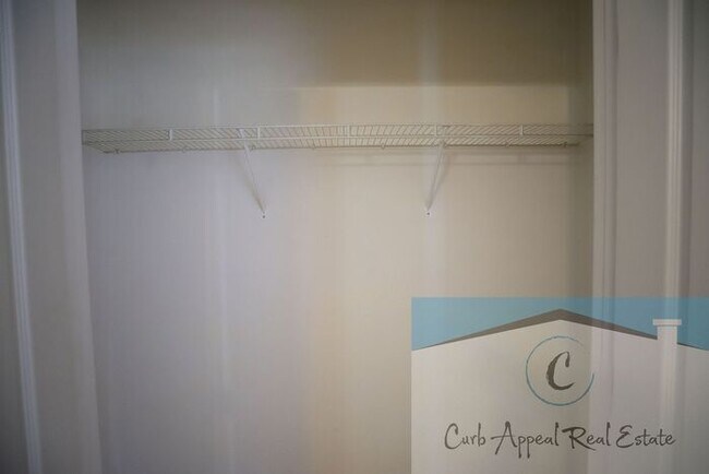 Building Photo - Utilities included!! Internet included!! Spacious 2 bed /2 full bath apt - includes washer/dryer