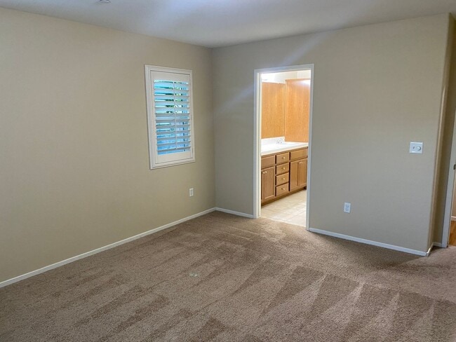 Building Photo - Tulare