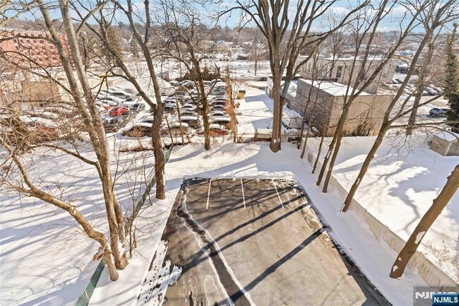 Building Photo - 87 James St