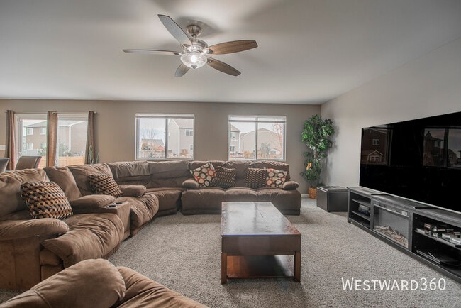 Building Photo - 2971 Ellsworth Dr