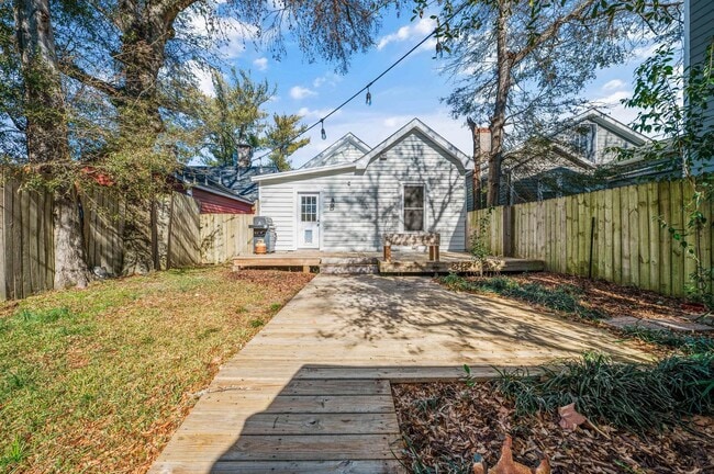 Building Photo - 3 Bedroom, 2 Bathroom Cottage In the Heart of Downtown Wilmington