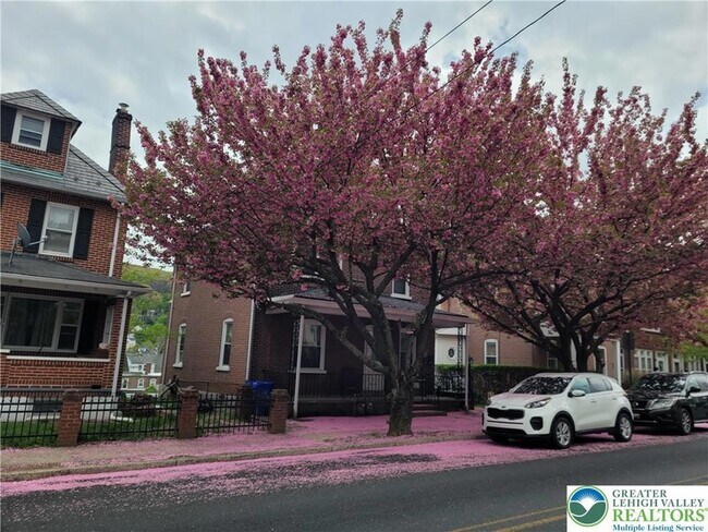 Building Photo - 1024 Delaware Ave