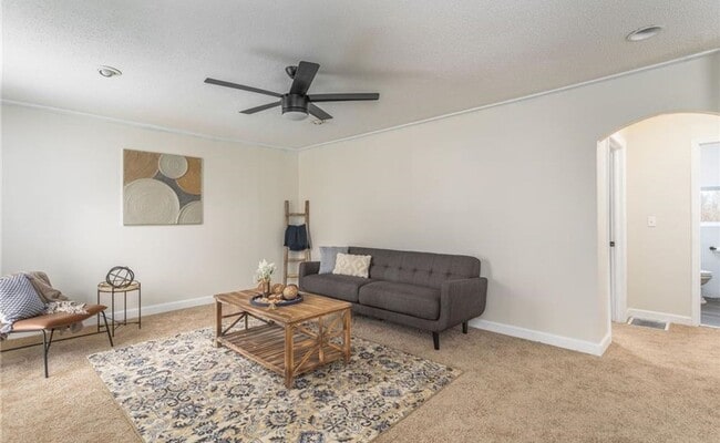 Building Photo - 2/ 1 Home for Rent!