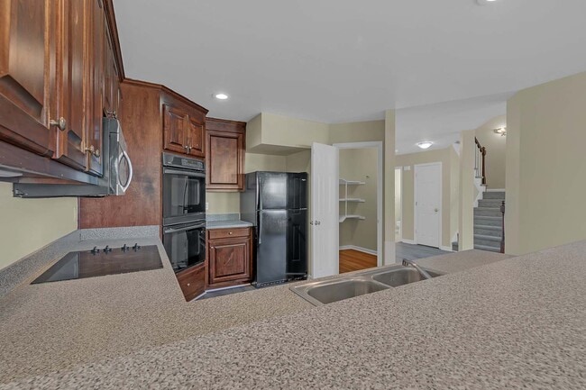 Building Photo - 825 Tahoe Trail