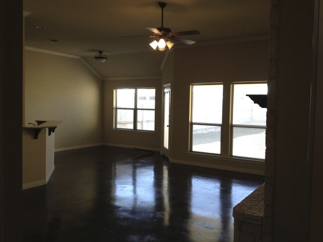 Primary Photo - 3BR / 2BA Duplex in Hewitt, Texas | Midway...
