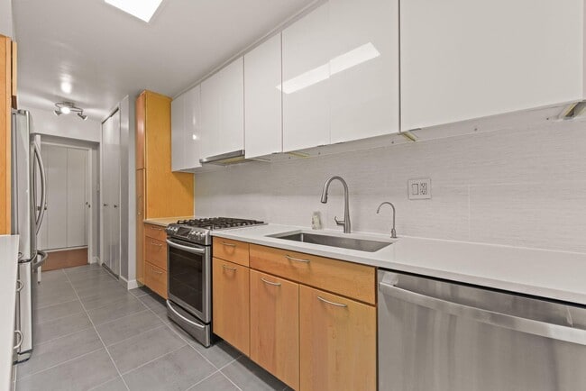 Building Photo - 4201 Cathedral Ave NW