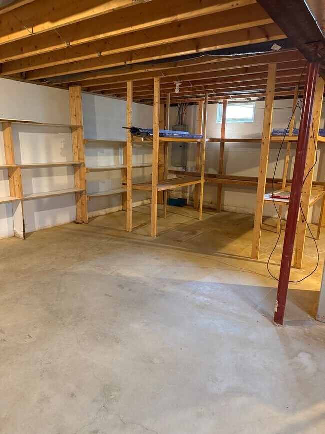 Building Photo - 1560 Buttercup Dr