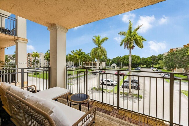 Building Photo - 9340 Fontainebleau Blvd