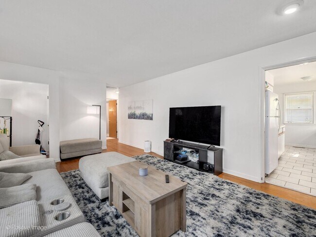 Building Photo - 405 Greenfield Ave