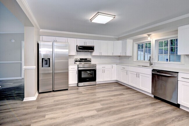 Building Photo - 129 Briar Ln