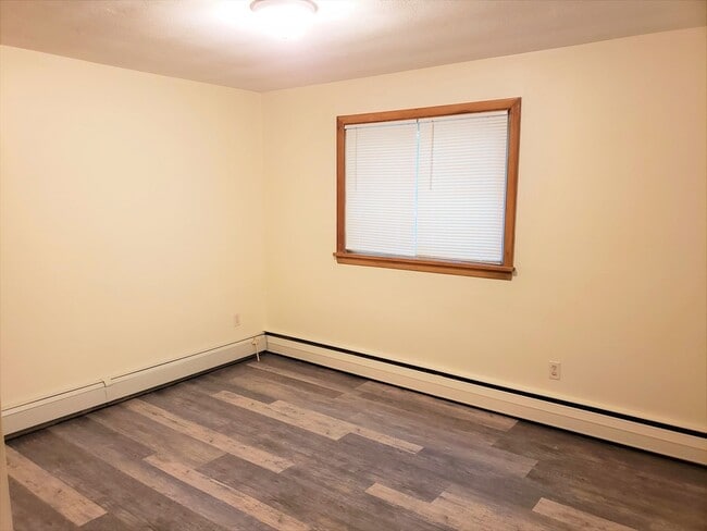 Building Photo - 33 Jacqueline Rd